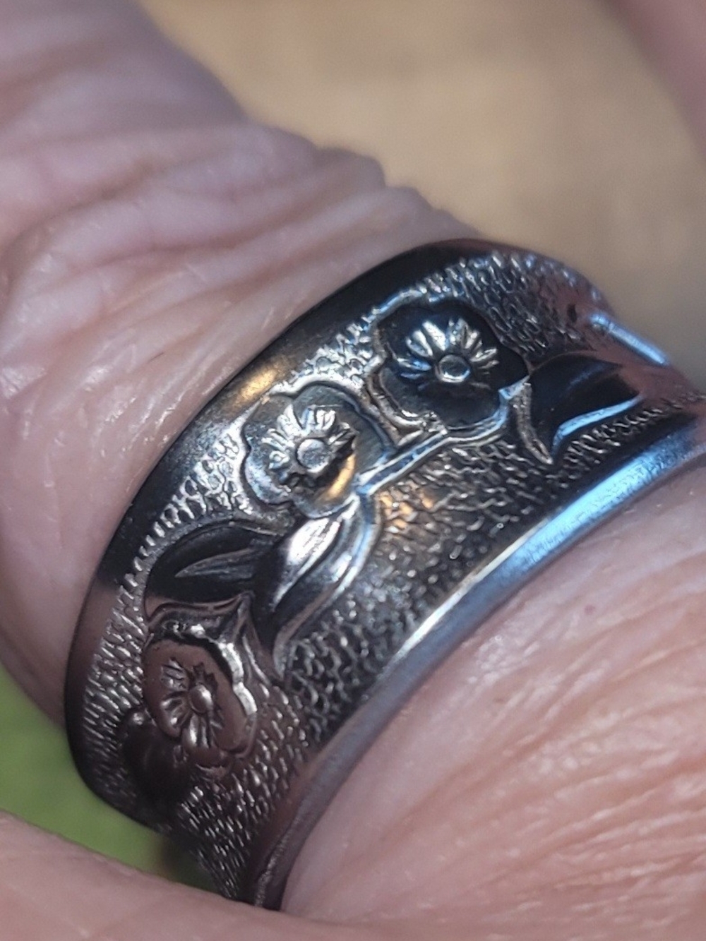 Vintage Floral Band Ring in Silver